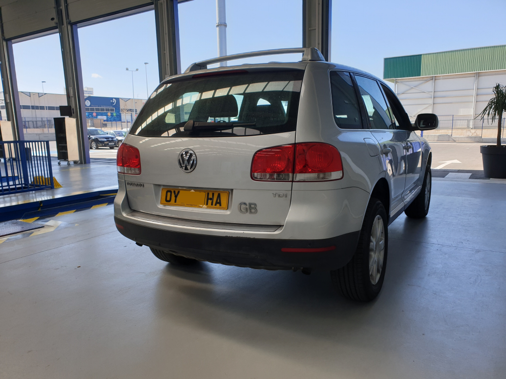 VW Touareg finishes ITV import test in Murcia VW Touareg inside ITV test centre